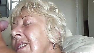British mature amateur takes a huge facial in her own home