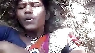 Santali married girl has outdoor sex with boyfriend