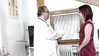 Nice wet mature pussy examined by freaky doctor